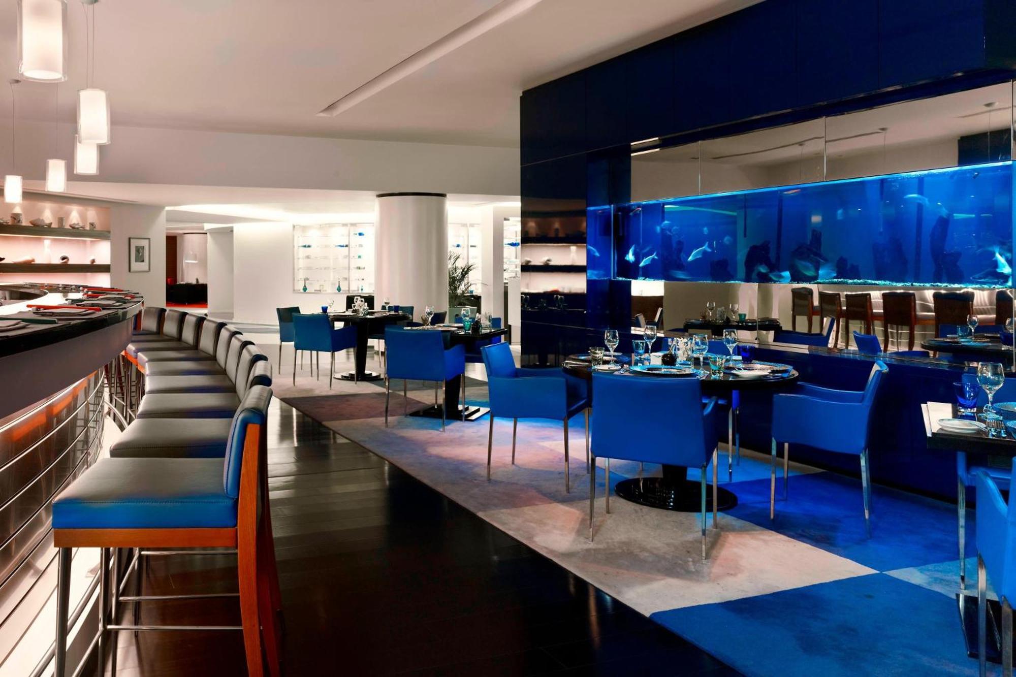 Le Meridien El-Huber Dış mekan fotoğraf The Blue Water Lounge at London Heathrow Airport